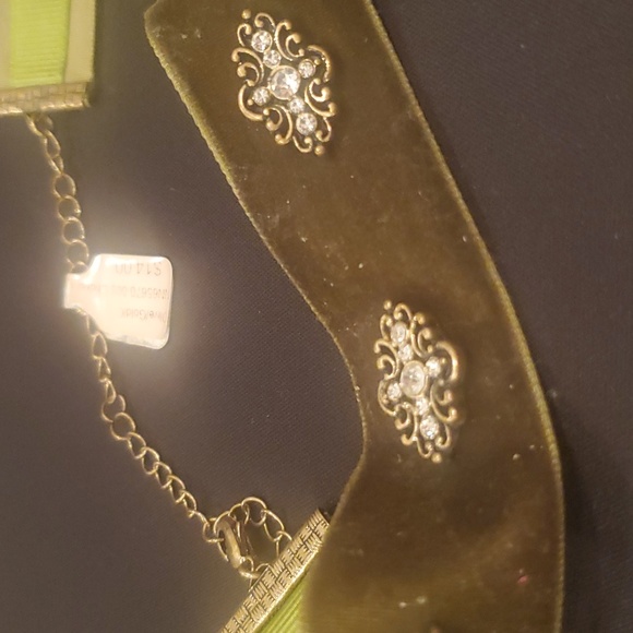Vintage Olive Green Velvet Choker - Picture 2 of 7